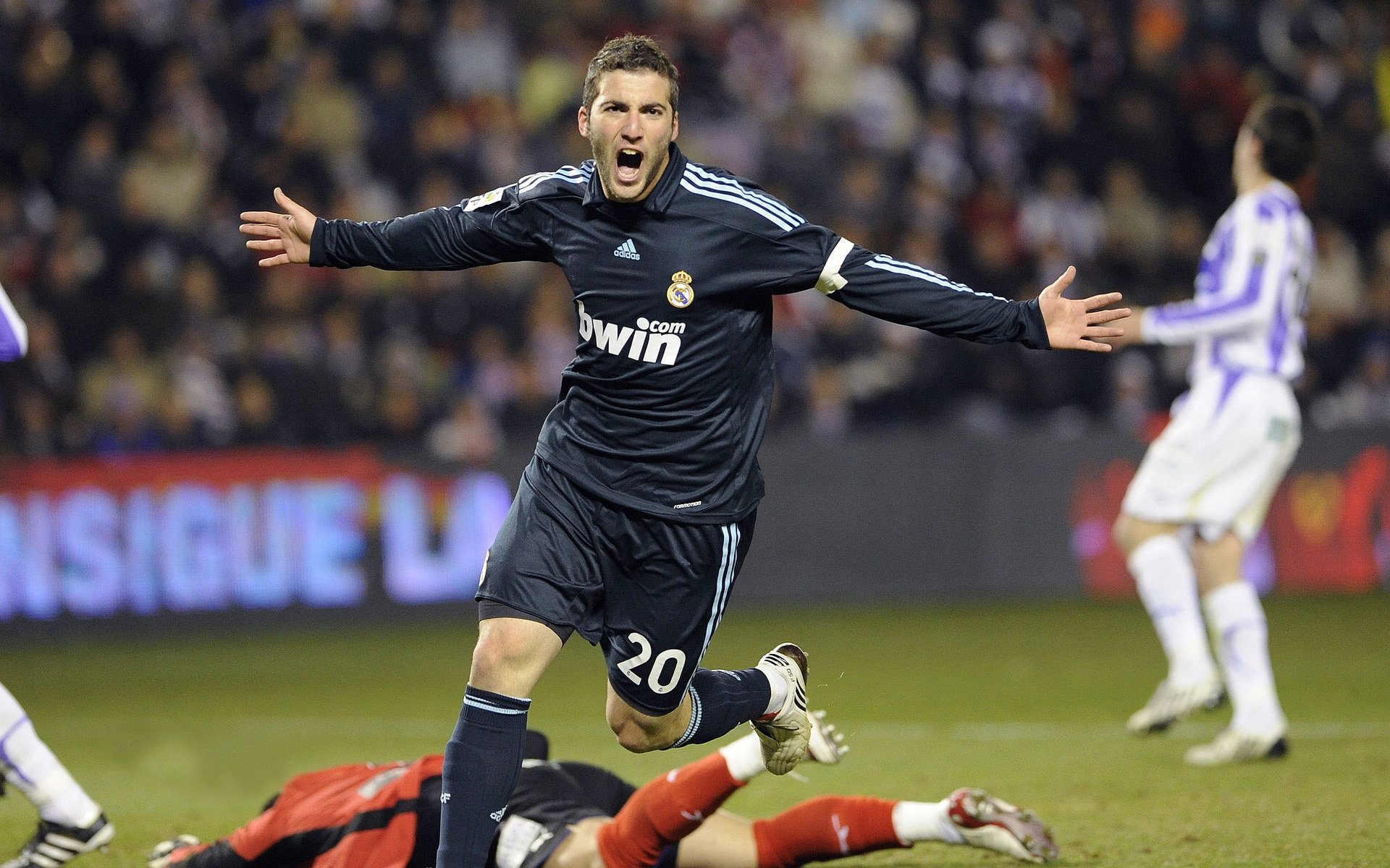 拜仁慕尼黑延续强势,稳坐德甲头把交椅