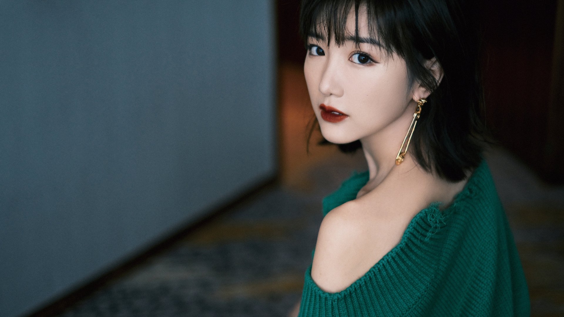 乐鱼官网-英超冲刺激烈：悬念持续升温，场场精彩！，英超争4