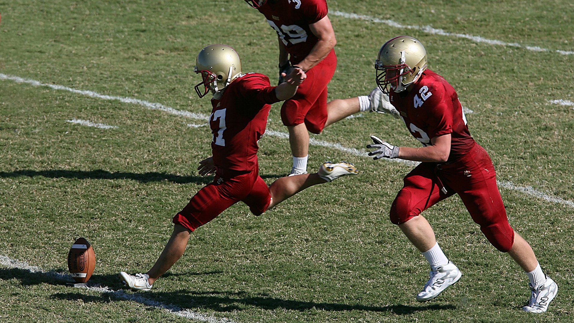 中秋节“赏月夜跑” 路线特意选择视野开阔的江边高地
